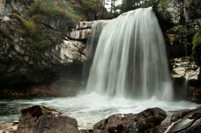Водопад Мраморный (вид снизу)