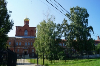 Храм Сергия Радонежского (верхний), Серафимо-Саровского (нижний)