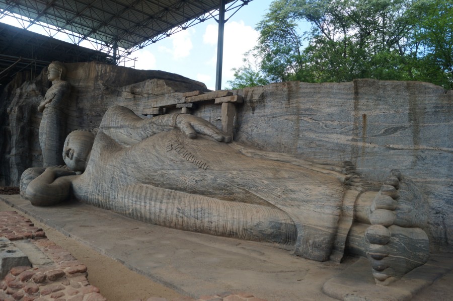     (Polonnaruwa).  3