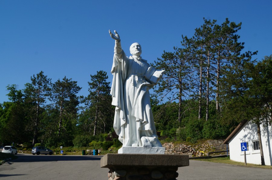    (Martyrs" Shrine)