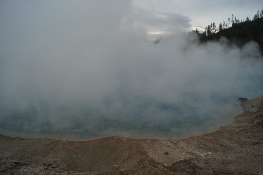    (Grand Prismatic spring)