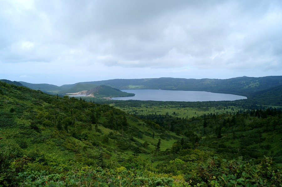 Остров Кунашир - огромная кальдера вулкана Головнина и озера Горячее и Кипящее с первой смотровой площадки