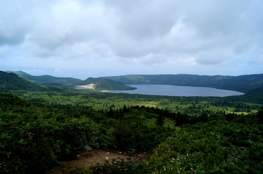 Начало тропы в низ, в кальдеру вулкана Головнина. Вторая смотровая площадка