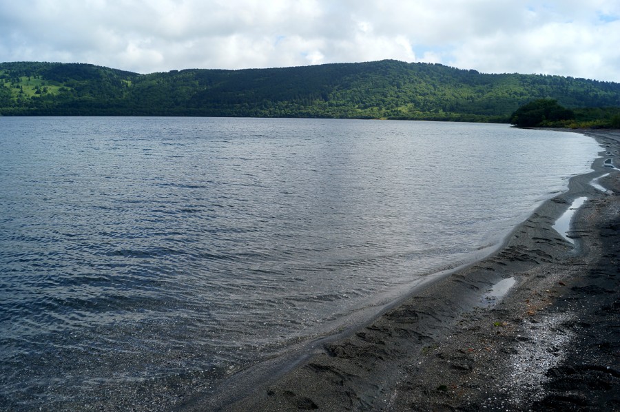 На берегу озера Горячее