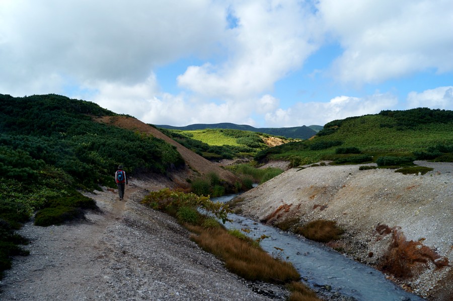 По берегу Японского канала к озеру Кипящее