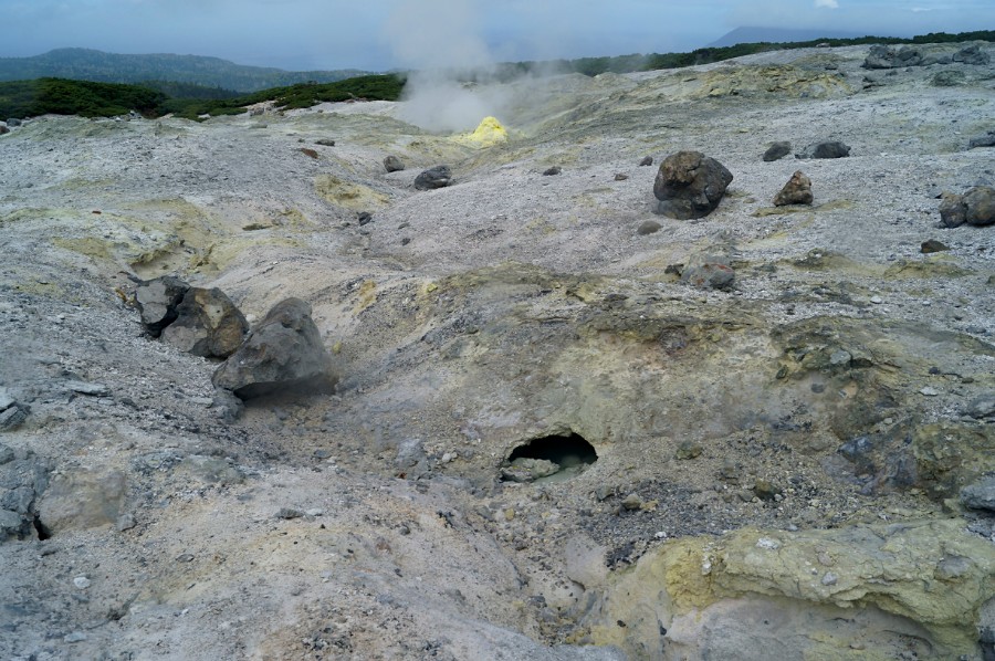 В дырке кипящая вода