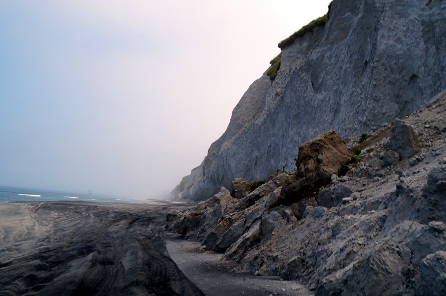 У Белых скал на острое Итуруп