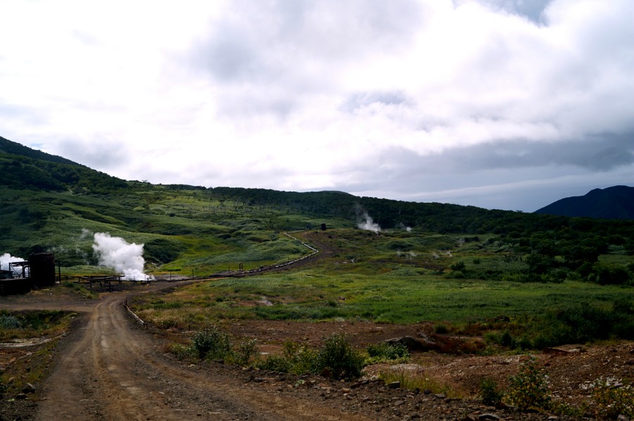 Заброшенная геотермальная станция на склонах вулкана Баранского