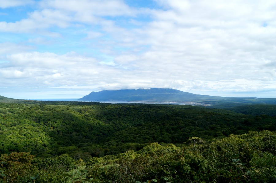 По дороге на скалу Чёртовка. Курильск и вулкан Богдана Хмельницкого