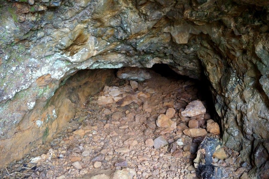 Ход в соседнюю бухту с руинами Японского госпиталя