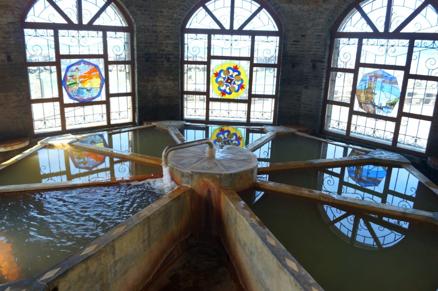 Ванночки с горячей, термальной водой, рядом с Курильском